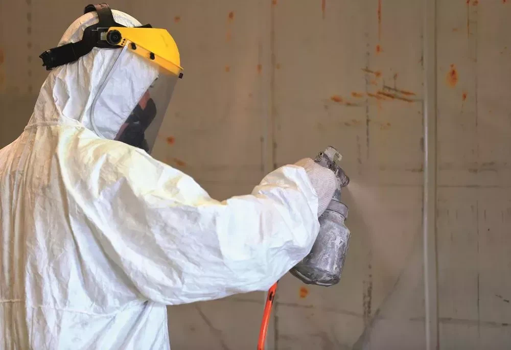 Industriella engångsoveraller: Applikationer, standarder och köpguide